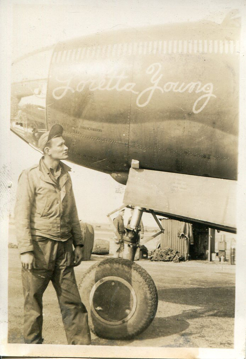 "LORETTA YOUNG", 41-31624, 386th Bomb Group, 555th Bomb Squadron