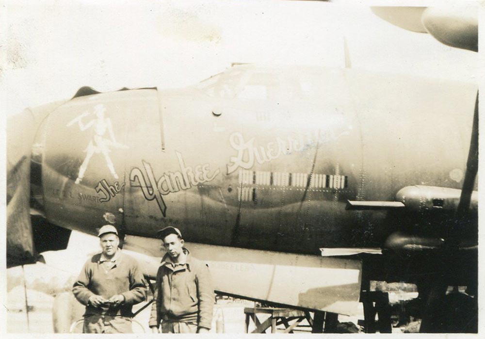 "YANKEE GUERILLA", 41-34946, 386th Bomb Group, 555th Bomb Squadron